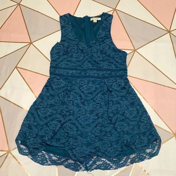 Francesca’s Teal / Turquoise /  Blue Lace Sleeveless Flowy Top - Picture 2 of 14